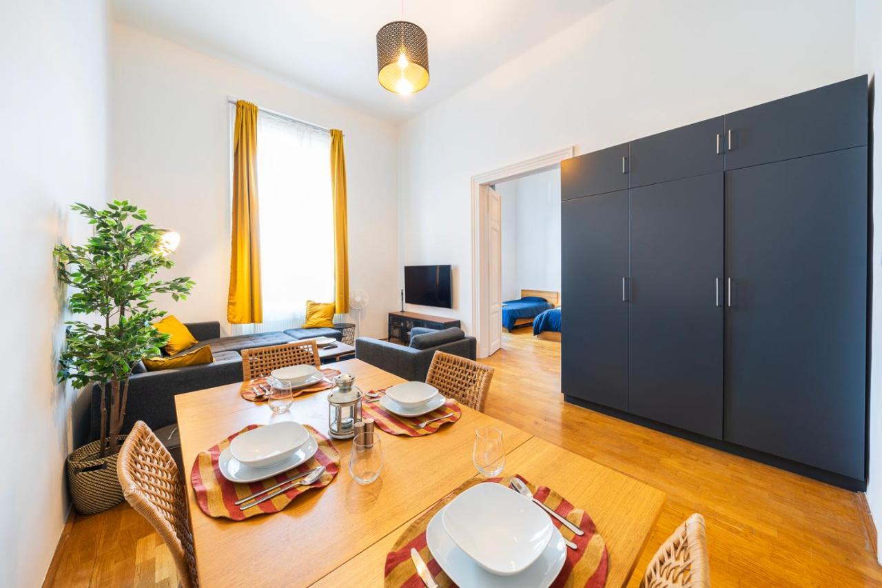 Shining Bright Two Bedroom Apt Next To Andrassy Ave Budapest Exterior foto